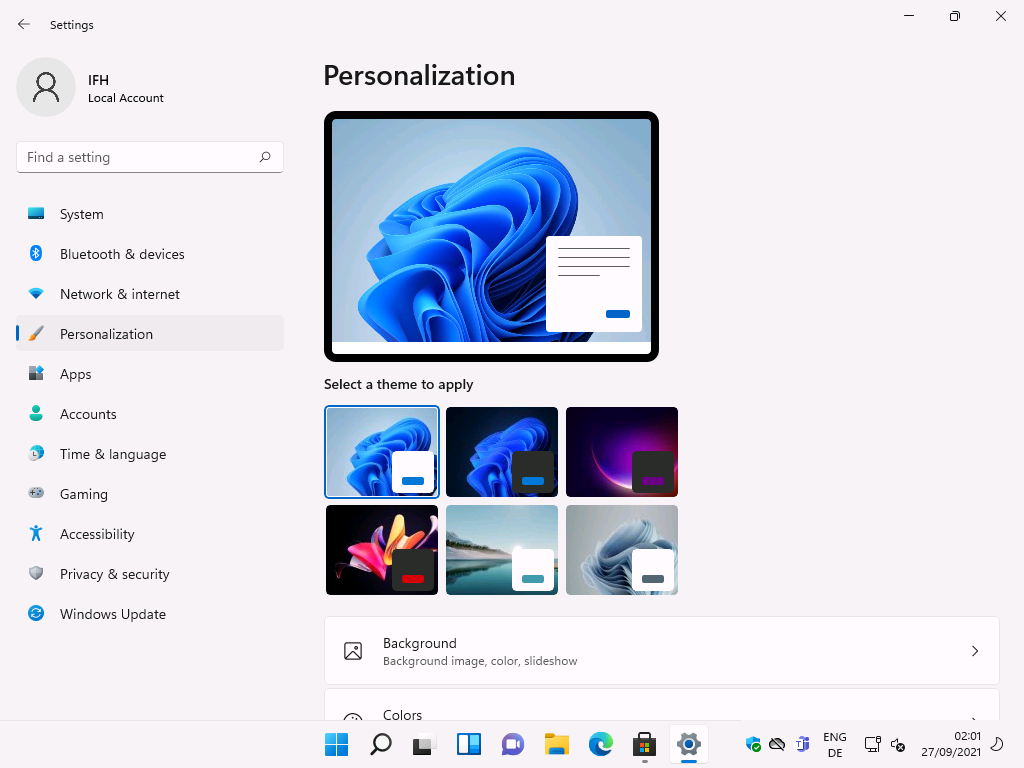 Windows 11 Installation - Erste Einblicke - settings local account f ind a setting system 2 Settings
Local Account
F-ind a setting
System
Bluetooth & devices
Network & internet
Personalization
Apps
Accounts
Time & language
Gaming
Accessibility
Privacy & security
Windows Update
Personalization
Select a theme to apply
Background
Background image, color, slideshow
Colors
ENG
27/09/2021
